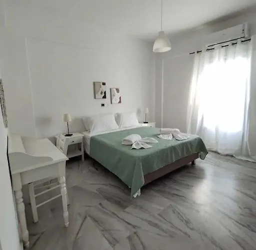 Beachfront Gia Paros